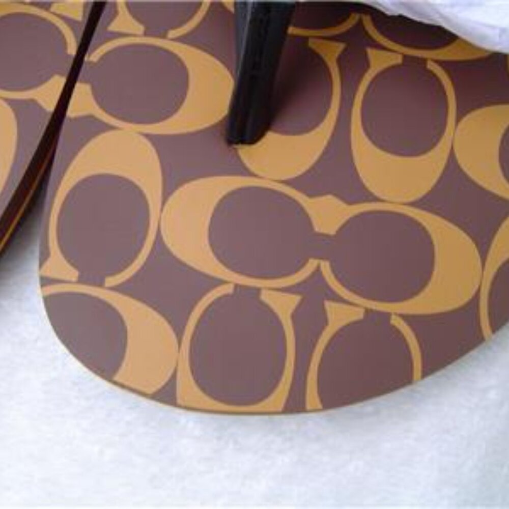 NEW MENS COACH SADDLE AND PAPAYA SIGNATURE PRINT FLIP FLOPS #C8896 SIZE 9 - Picture 2 of 9